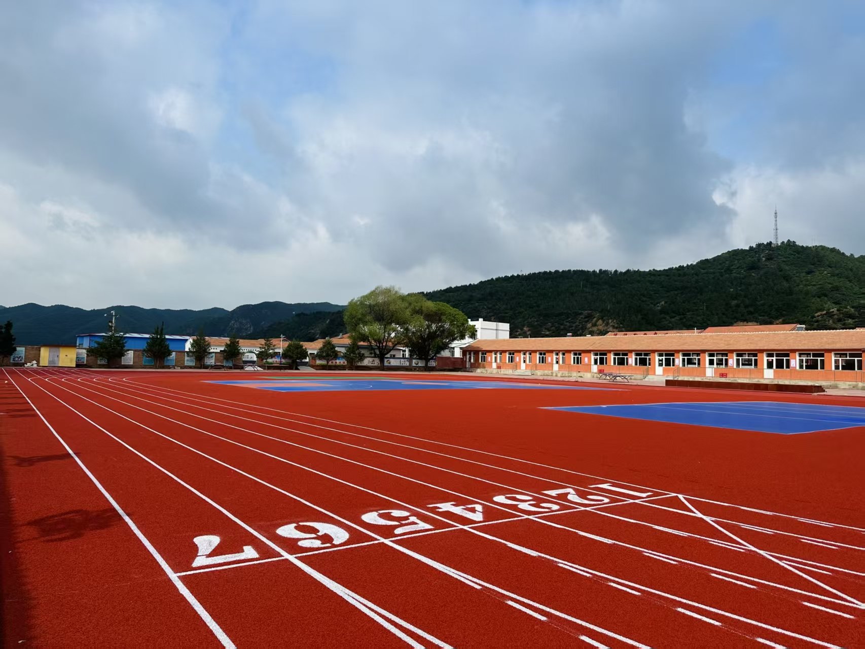 三沙市自结纹塑胶跑道橡胶跑道 - 价格
